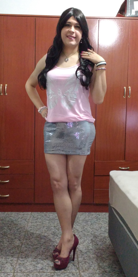 Julia Crossdressing