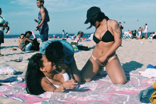 sirmoore:QuickBeachDay.  The Girls, jus wanna have fun!