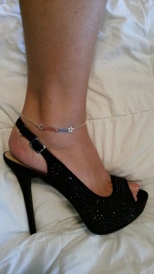 wickedvegas2point0:  Naughty America Anklet I am so excited to have been chosen to receive the very  first “Naughty America” anklet! (NOT worn by one of their performers)  This was sent to me by MJ at Naughty America and I am honored to wear it  with