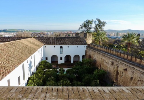 Dos vistas, Patio interior, Alcázar, Córdoba, 1977 y 2016.