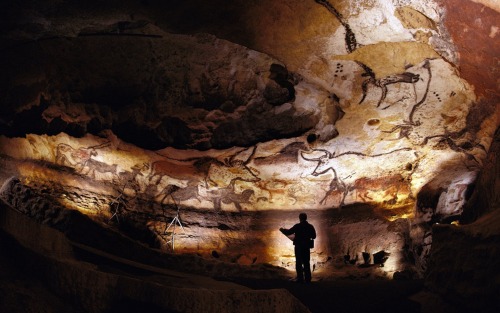 Hall of the Bulls, Lascaux Cave, Paleolithic period