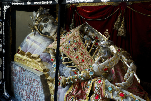 sixpenceee:  St. Munditia (Munich, Germany)  “Once believed to be the patron saint of spinster