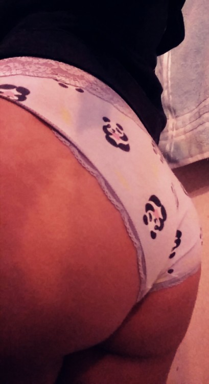 Porn minimanda:  Aren’t my panties cute? 🐼 photos