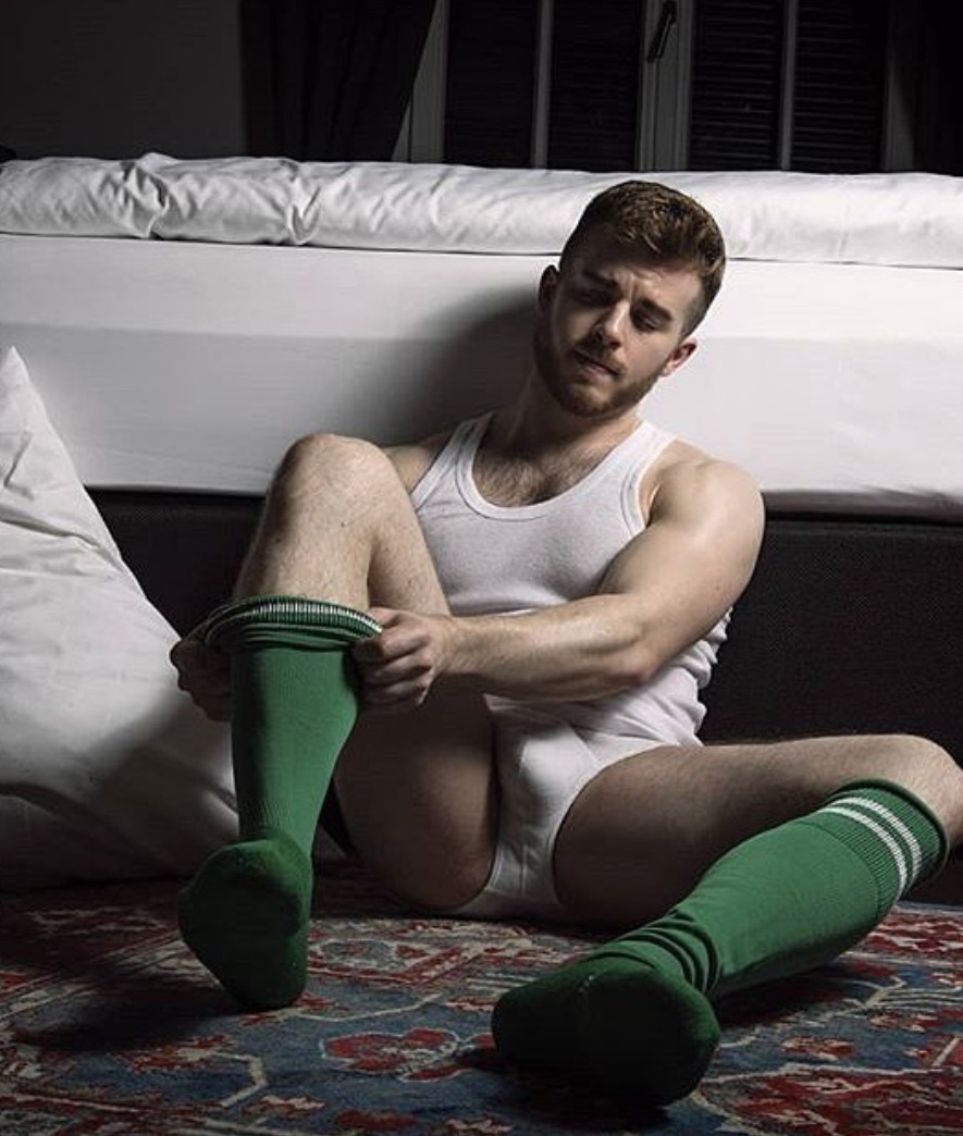 socksandskins:  https://socksandskins.tumblr.com/