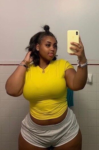 diddy5000:Damn so thick and sexy 