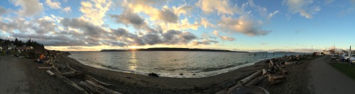 Gorgeous sunset in Mukilteo, WA yesterday.  by: pnwtexan