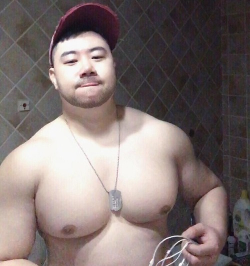 amitbear: lock-johnson:fiendish8: @brianliu86 Holy moly! Sexy