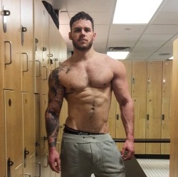 insta-hunk:  Instagram: @matthewcamp