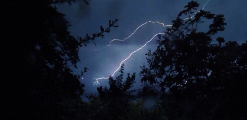 kh0st:  My favourite photos I took last night during the storm 