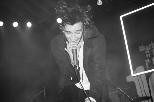 robbers1975:  1975vevogue:  Never got to upload the pictures from the concert Penelope and I went to in our hometown and I love them and couldn’t wait to share them with you guys! -Helen  Perfect 