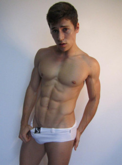 luckytobegay-aj:  Yummy bod 