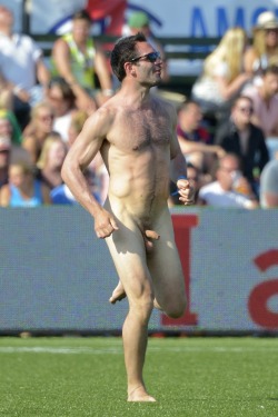 mysportyboy2:  Hot Streaker! Follow the Hottest sportsmen…. http://mysportyboy2.tumblr.com/