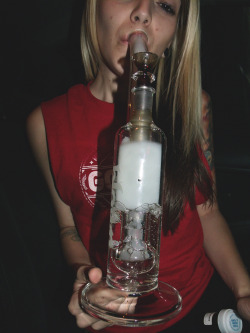 damnnlyssa:  tori cleaned out the blown mega bubbler rig so weve been using it for weed lately  