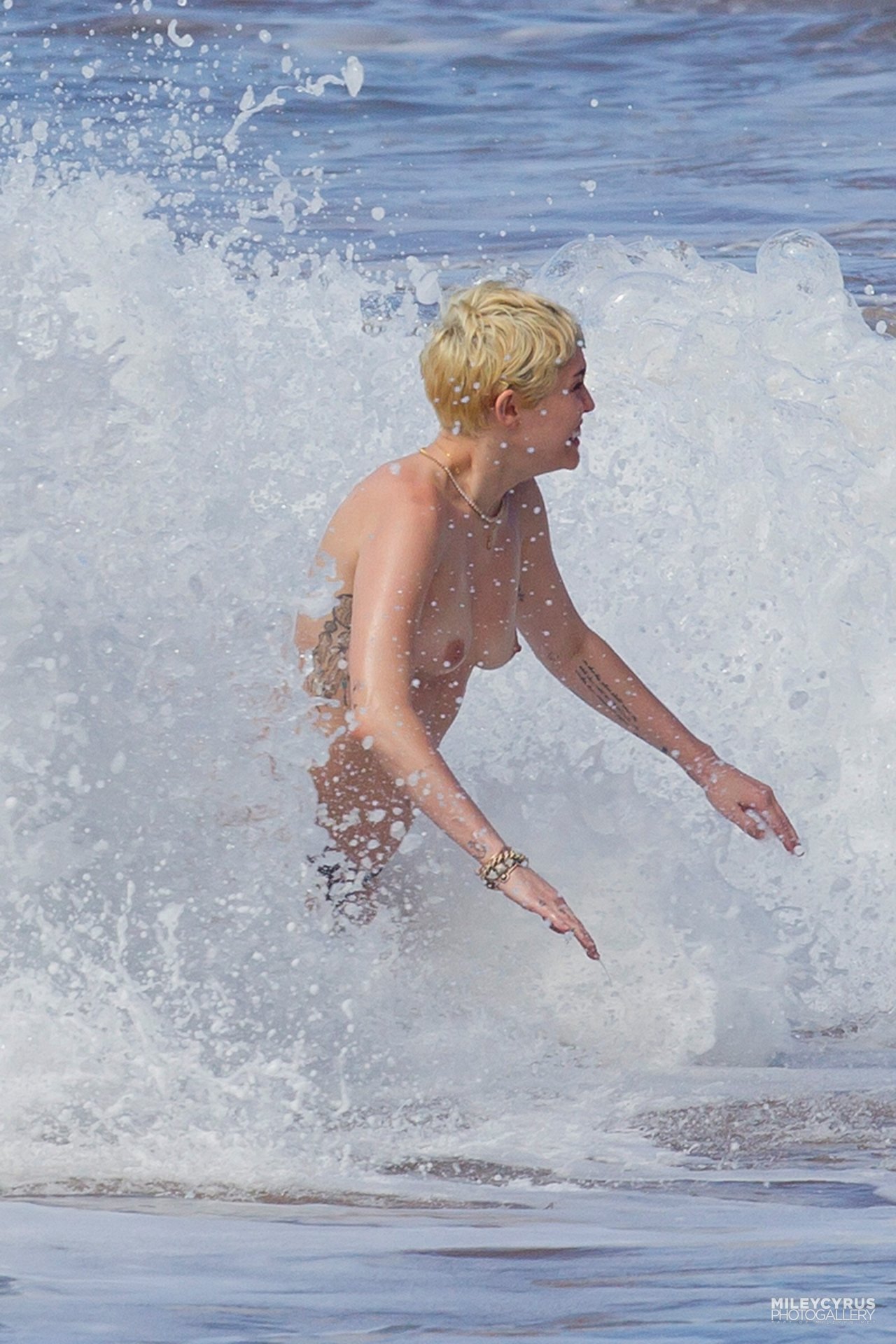 toplessbeachcelebs:  Miley Cyrus (Singer) swimming topless in Hawaii (January 2015) -