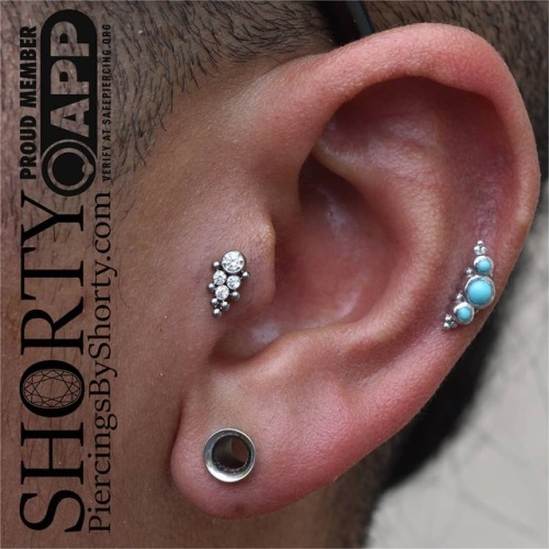 Fresh #tragus piercing with @leroifinejewelry Haute Couture titanium gem cluster and one month old m