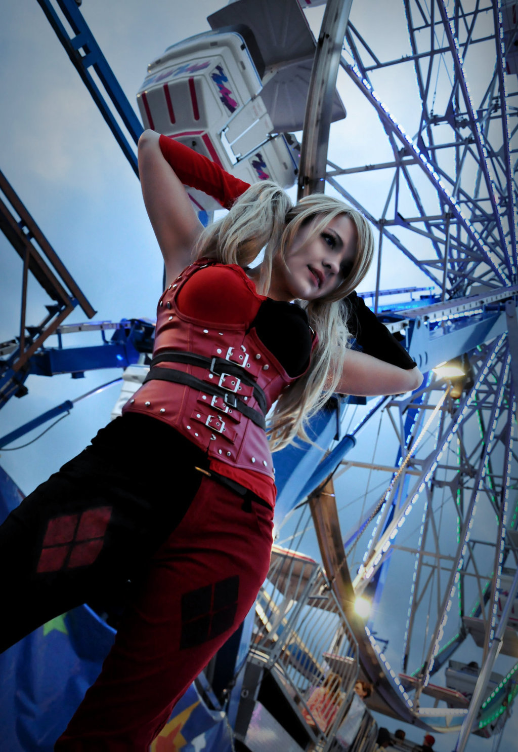 whatimightbecosplaying:  Harley Quinn Arkham Carnival by Scarlett-Quinn(Source: rondole.deviantart.com)