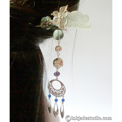 inkjadestudio:(via Carved Jade Peony Chinese Hair Stick with Abalone Shell Flower | Ink Jade Studio)