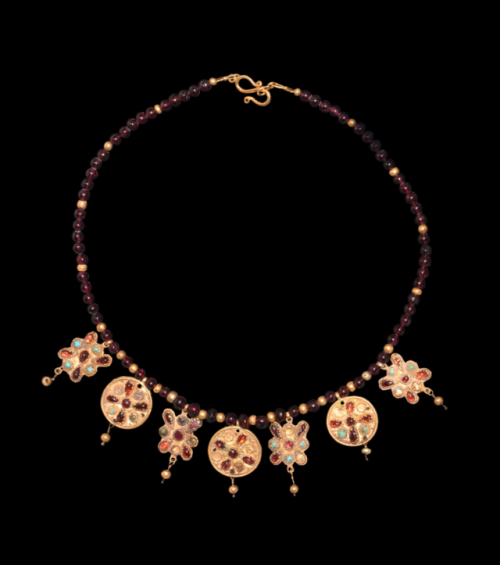 Hellenistic Greek gold and garnet necklace with numerous pendants, dated to the 3rd to 1st centuries