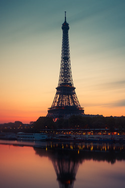 plasmatics:  Paris sunrise [via/website] By Beboy Photographies 