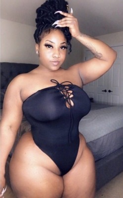 blackbonnielovesyou:bigweezie:Follow www.bigweezie.tumblr.comYummy 💋❤