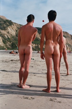 gotoanudebeach:  Go to a nude beach - and play with others!