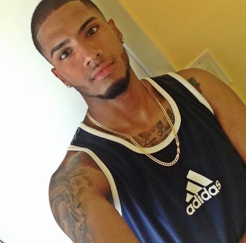 expossingpapis69:  www.expossingpapis69.tumblr.com  I love this fucking light skin😩😩😩  IG: youdontknowmecuz