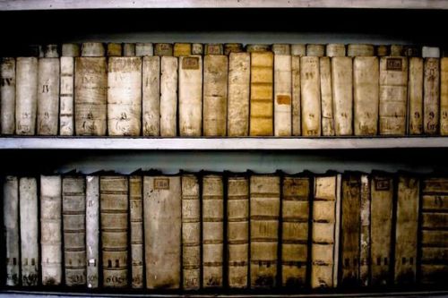 epestrefe:Βιβλία…παλιά