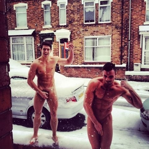 bromofratguy:  It’s suppose to snow today in Colorado. Maybe I’ll grab my roommates and do this 