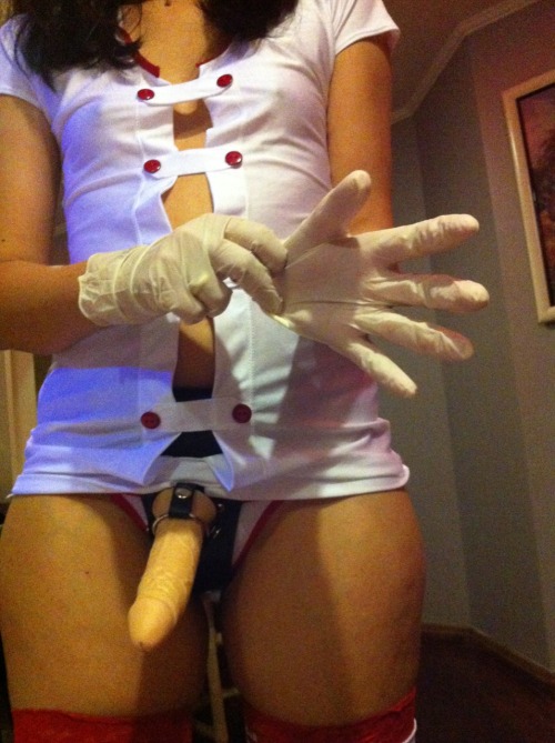 femlover:  kinkyparet:  Get ready for the kinky nurse  Love it 