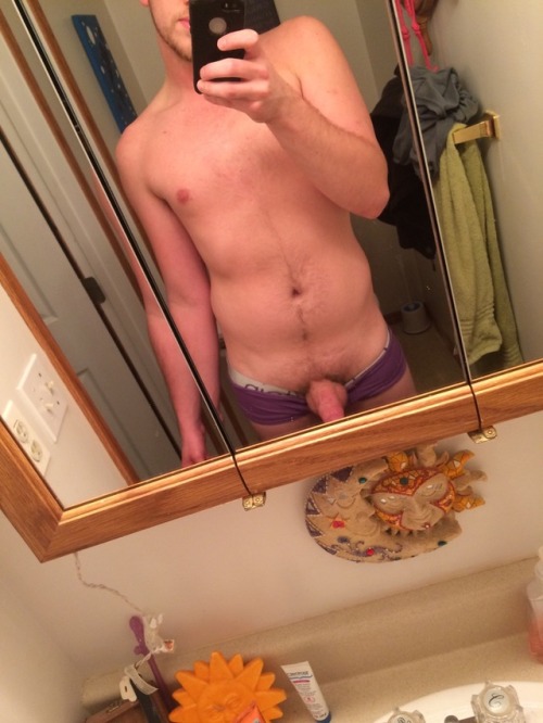 wemustntlurkindoorways: @ whoever made me, my curves make me self conscious.