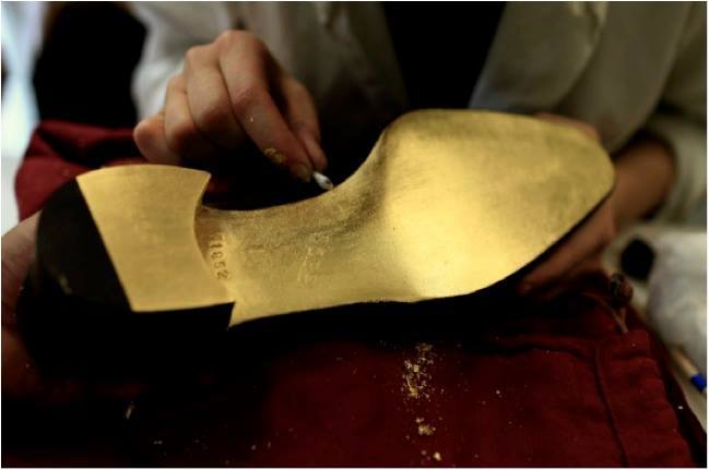 saintcrispinsblessing:  John Lobb Paris bespoke. 18k Gold sole. 