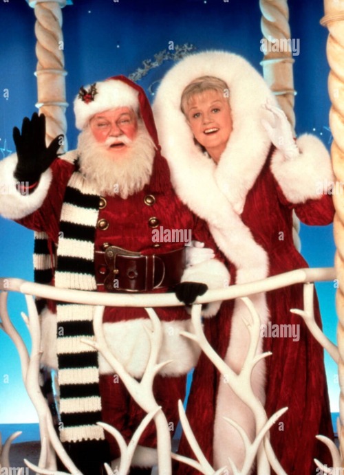  Angela Lansbury and Charles Durning in Mrs. Santa Claus (1996) 