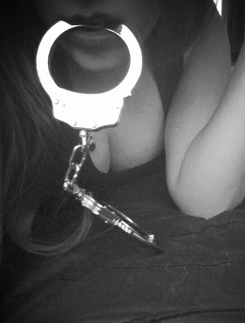 cherrybomb-13:I’m bored, play with meeeee 💋