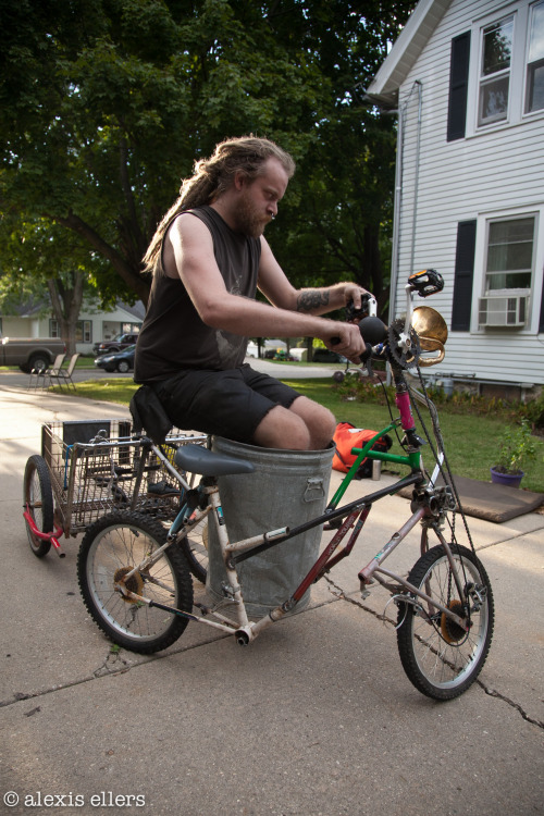 Oh, gee. Oh, wow, oh, gee. Its time for junk parade again which means a fun trip to ‘sconsin to see 