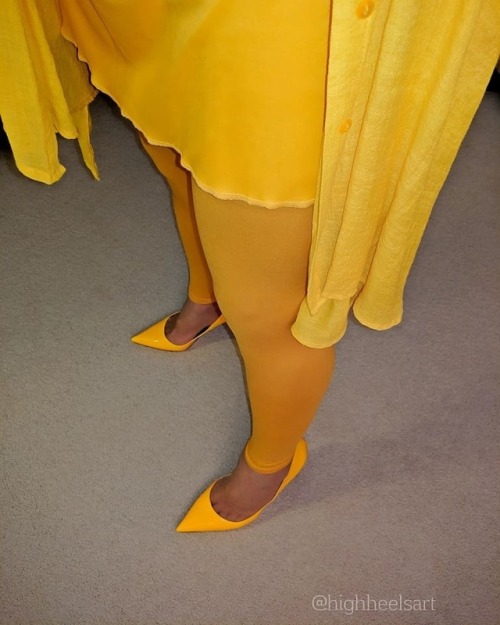 All Yellow. A ray of sunshine in this dreary time of the year.#highheelsart #highheelart #highheels 
