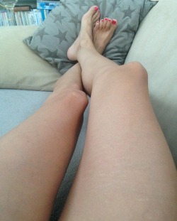 hippie-feet:  Lazy hangover sunday… 😏