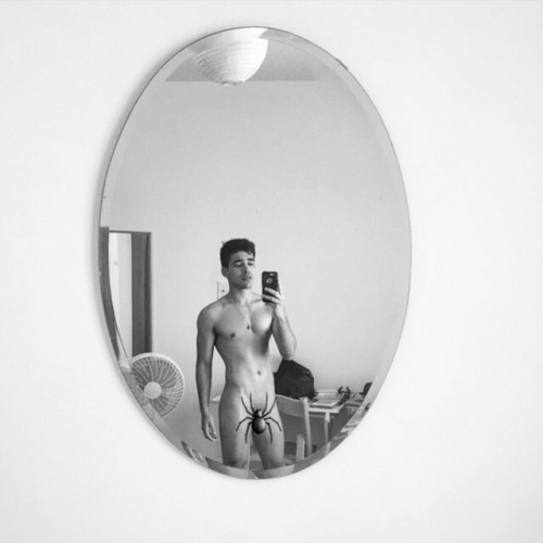 estebantj0:  Estas fotos son de Instagram,  este niño es completamente hermoso! Guapo, rico, sexy, ya dije guapo? Y que culoooo!  Me encanta!