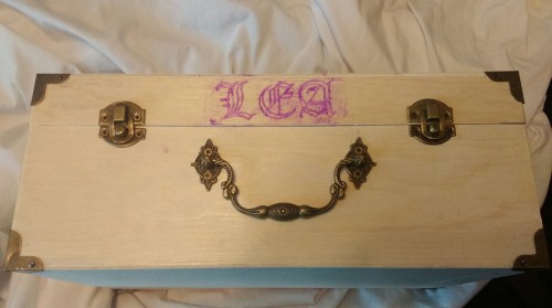 Hey friends and followers! Pictured above is a box that I did wood burning on for my boyfriend’s bir