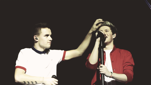  Liam playing with Niall's hair and being adorable - O2 Arena [2/24]            
