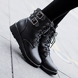 momoiro-megane:  ✧ Cool Black Lace Up Ankle Boots   ✧    |    Discount code: