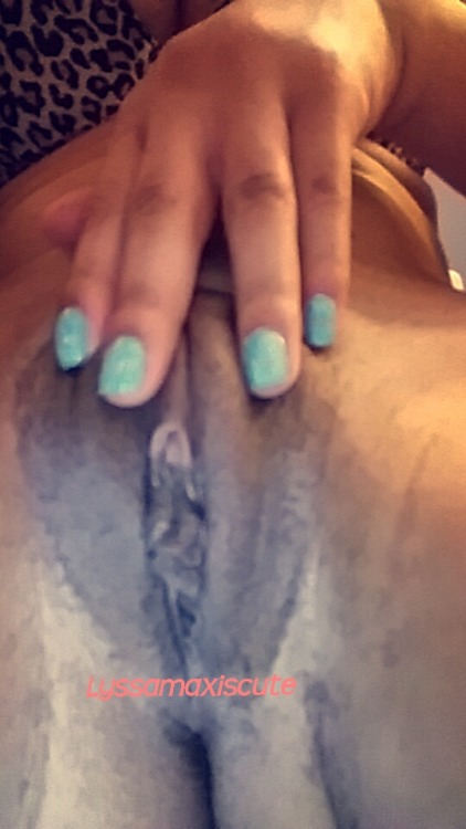 XXX lyssamaxiscute:  Shaved it, feels so smooth photo