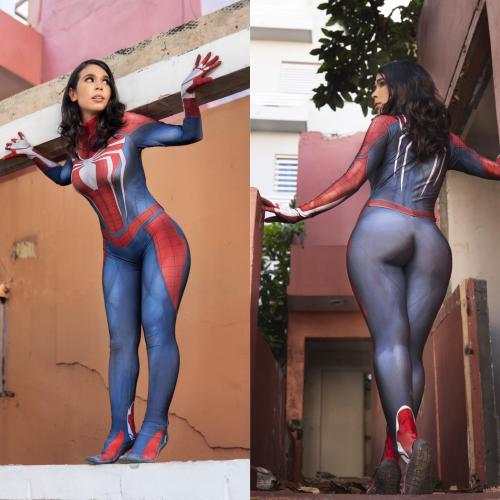 cosplay-grrrls: Spiderman suit Caroangulito