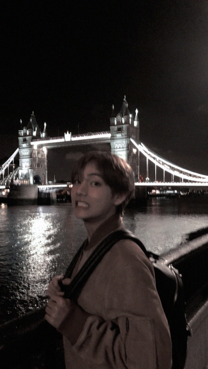 locksbangtan: ᴛᴀᴇ ᴡᴀʟʟᴘᴀᴘᴇʀsʟɪᴋᴇ / ʀᴇʙʟᴏɢ ɪғ ʏᴏᴜ sᴀᴠᴇ