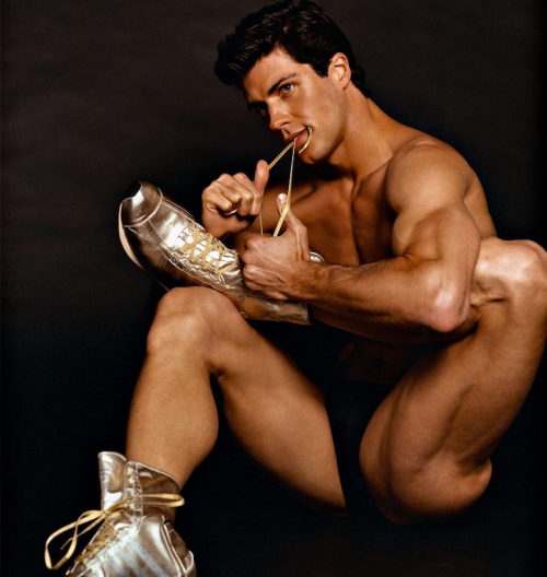 Man-Reading:  2019 Is Shaping Up To Be The Year Of The Male Dancer, As Roberto Bolle