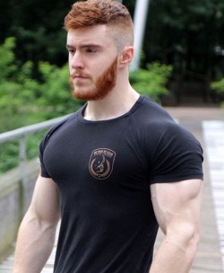 griffinbarrowsx:  musclecorps: Choke me a little, brah 😍