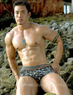 yumyumasianhunks:  yum yum Asian hunks. check