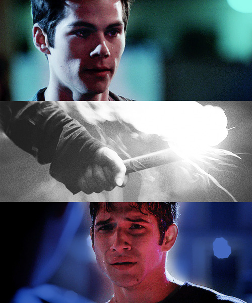 lustrelessmoon:teen wolf xmas meme : day four↳ a heartbreaking scene from any season :Scott and Stil