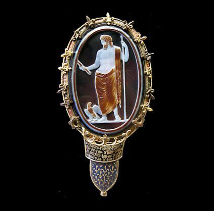 Jupiter with flash and scepter. At his feet sits the eagle. Banded agate with three layers. Approx. 