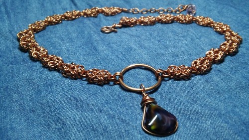 elyn-does-stuff:My first shot at making a choker, complete with an amethyst pendant. Byzantine cable
