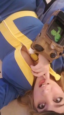 woahashley:Don’t miss out on this sexy little vault dweller!